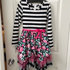 Counting Daisies girls size 7 whimsical dress with handkerchief hem.